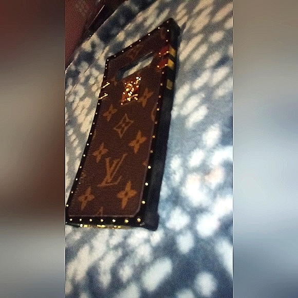 TRUNK L V  -  S - 10 PLUS PHONE CASE - Picture 5 of 8